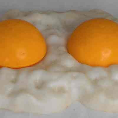 Vintage Plastic Sunny Side Up Eggs Salt & Pepper Shakers Made in Hong Kong