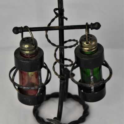 Full set with lantern's hanging from stand