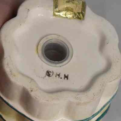 Label and inscription on sides and bottom of both shakers.