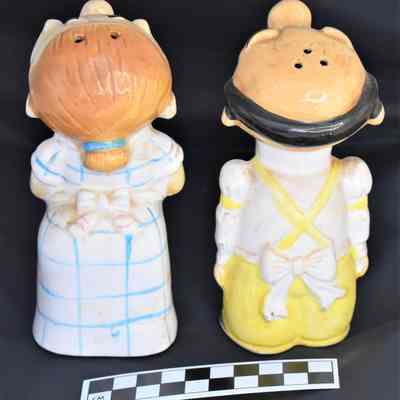 Back and size comparison of Salty Ma & Peppy Pa shakers.