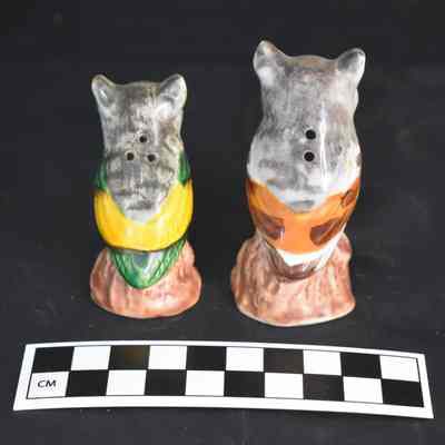 Back and size comparison of the owl salt and pepper shakers.