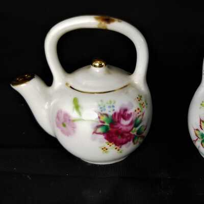 Teapot Salt and Pepper Shakers