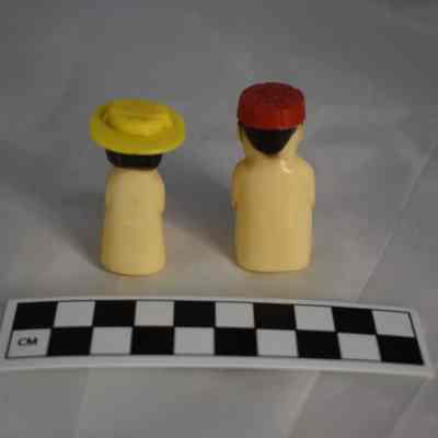 Back and size comparison of the man and woman.