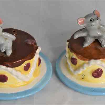 Vintage Mouse on Cake Ceramic Salt and Pepper Shakers Made in Japan