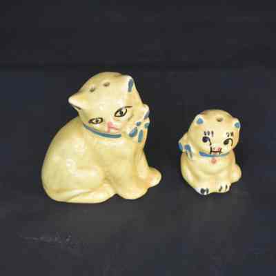 Vintage ceramic cat and kitten salt and pepper shakers.