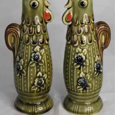 Size comparison of green rooster salt and pepper shakers.