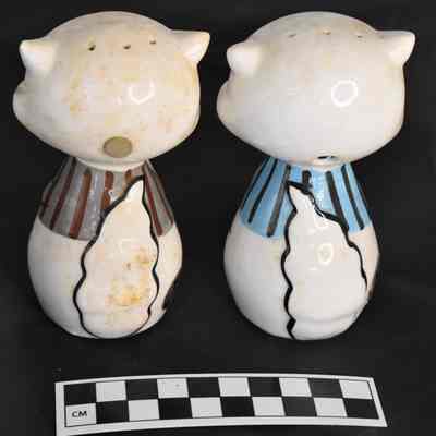 Back and size comparison of HH shakers.