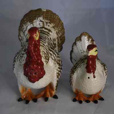 Vintage ceramic turkey salt and pepper shakers. Made in Japan.