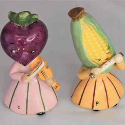 Vintage Anthropomorphic Beet & Corn Salt and Pepper Shakers