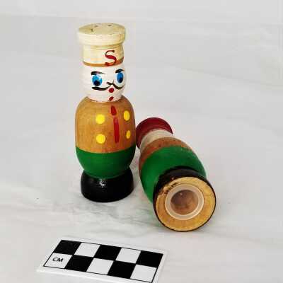 "Japan" label on base. Plastic stopper.