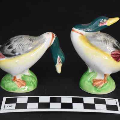 Flipped view and size comparison of the duck salt and pepper shakers.