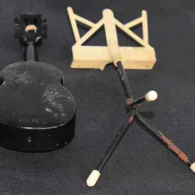 Guitar salt and pepper with music stand separately.
