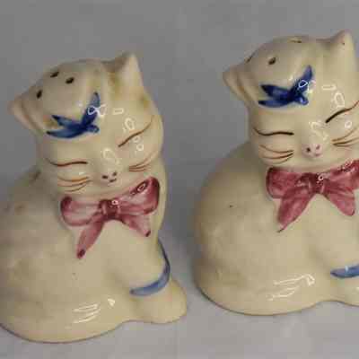 Vintage Shawnee Pottery Cats Salt and Pepper Shakers