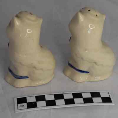 Back and size comparison of Shawnee cat salt and pepper shakers.