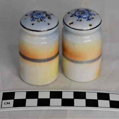 Back and size comparison of Noritake shakers.