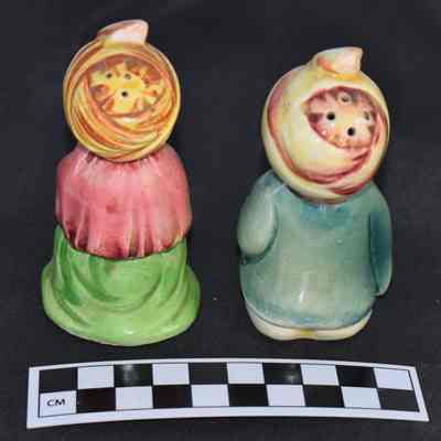 Back and size comparison of man & woman in turbans salt and pepper shakers.