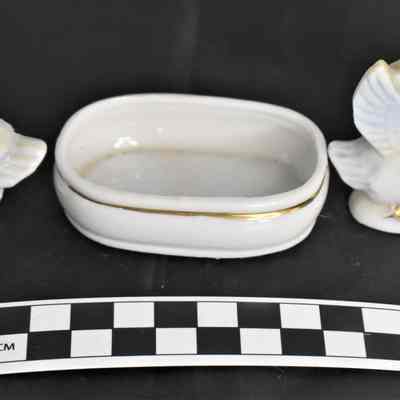 Other side and size comparison of birds with basin 3 pc set.