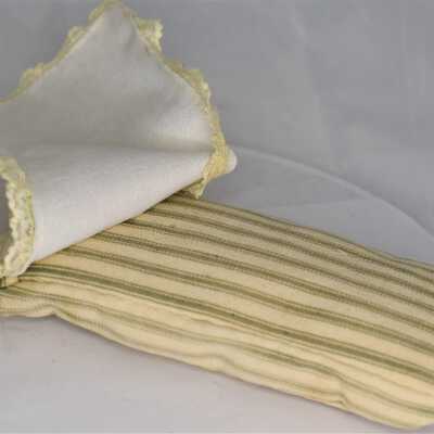 Mattress with top part lifted up to show the under design
