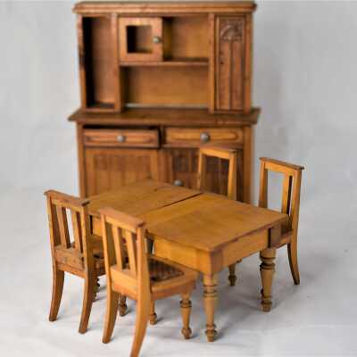 Dollhouse Schneegas Dining Set