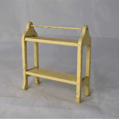 E2021.1.20i - Shelf: h=4in, w=3.5in