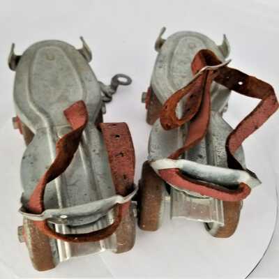Heel of skates: 2020.1.39a-b