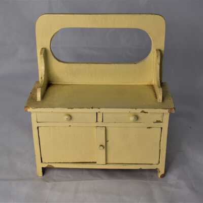 E2021.1.20f - Large Dresser: h=6.5in, w=6in
