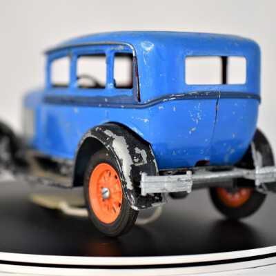 Town Sedan: Back end