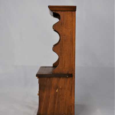 Toncoss Shelf: Left side