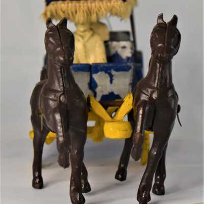 Horses and wagon tongue: Front