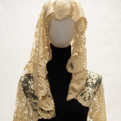Lace Mantilla