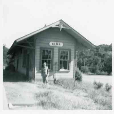 Alma Train Station