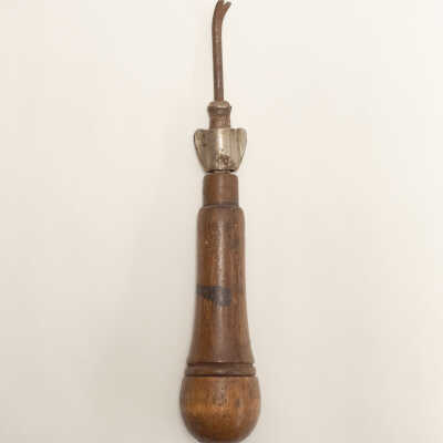 Bridgeport Multi-Tool with Tack Puller