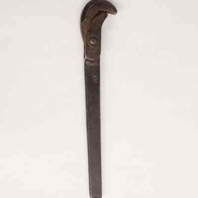 Self-Adjusting Wrench
