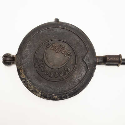 Crescent Waffle Iron