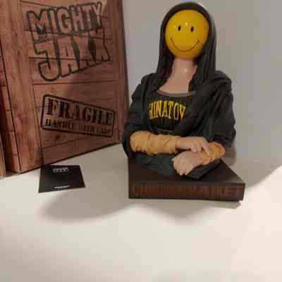 The Chinatown Smiley Mona Lisa Figur| Mighty Jaxx Art Toys