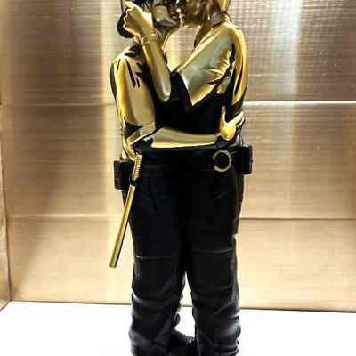 Kissing Coppers (Gold Rush Edition) Polystone Statue by Brandalised