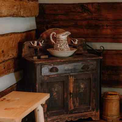 Log cabin NE corner with wash stand