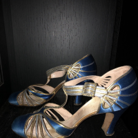          Shoes: Blue and Gold Velvet High Heels picture number 1
   