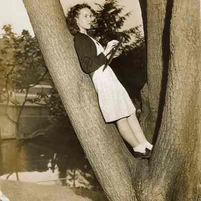 Joan Price Sketching in Taylor Park