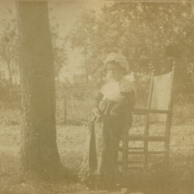 Photograph on Verso of above image of 12 The Crescent
