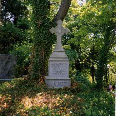 Rosé: Gravestone of Julius David Rosé at St.Stephen's Cemetery, 1999