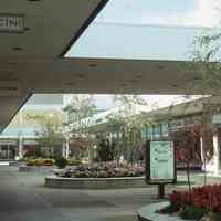          Short Hills Mall: Interior Court of Mall, 1976 picture number 1
   