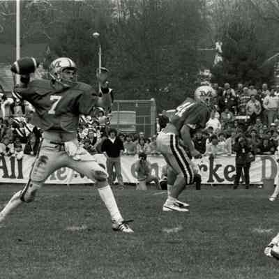 Marty Horn (7) throws to Larry Caplan in the Thanksgiving Day Game, November 29, 1979