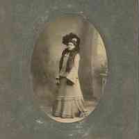          Bosworth: Unidentified Woman in Long Dress with Large Hat, c. 1890s picture number 2
   