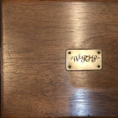 Parsil: Humidor with Pipes belonging to Parsil Family
