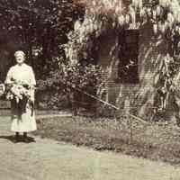 Hartshorn: Miss Carpenter at the Hartshorn Estate