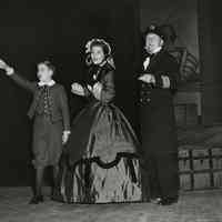          Sandy Simons, Dorothy Sandlin and Leslie Barrie look at the Gulf of Siam in The King and I, 1956.
   