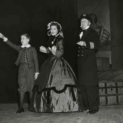 Sandy Simons, Dorothy Sandlin and Leslie Barrie look at the Gulf of Siam in The King and I, 1956.