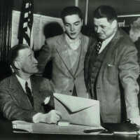          Foxx: Jamie Foxx Reports to Draft Board, 1944 picture number 1
   