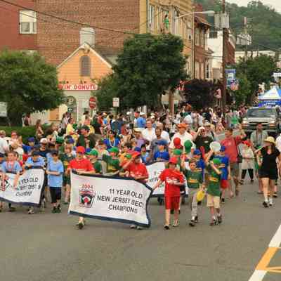 Sesquicentennial Parade: Baseball, Soccer and Lacrosse Teams, 2007